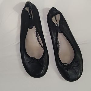 Black ballet flats